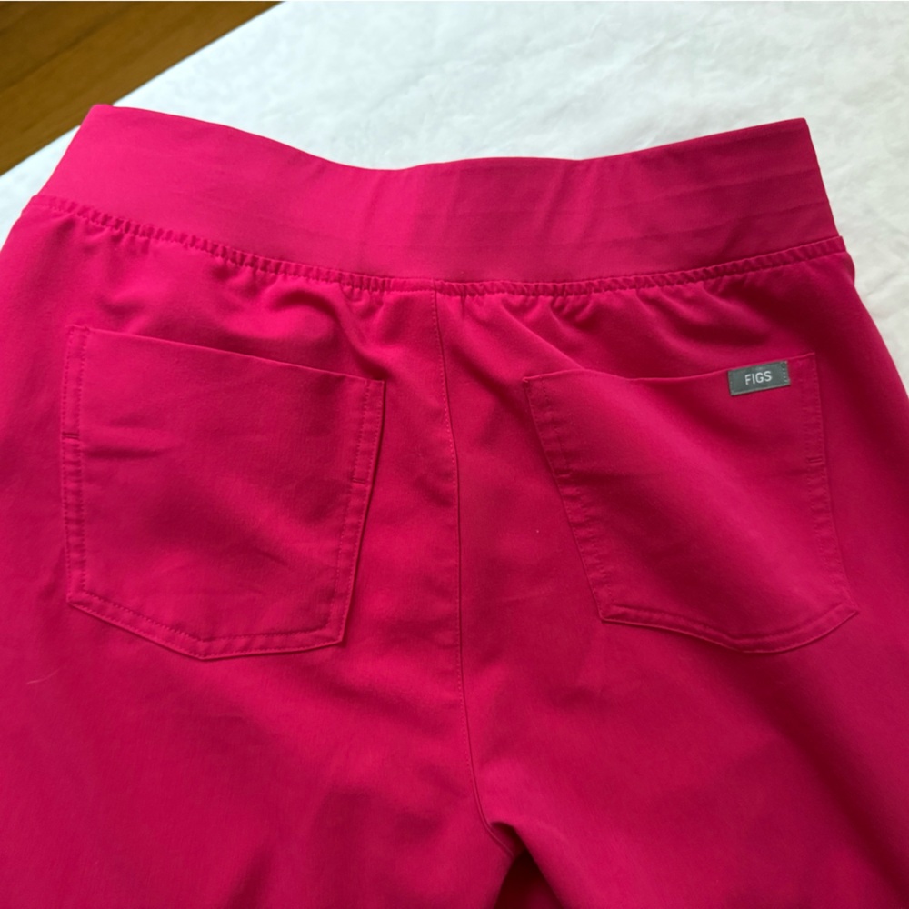 Figs Hot Pink Technical Collection Set (Top & Pants) - Picture 4 of 7